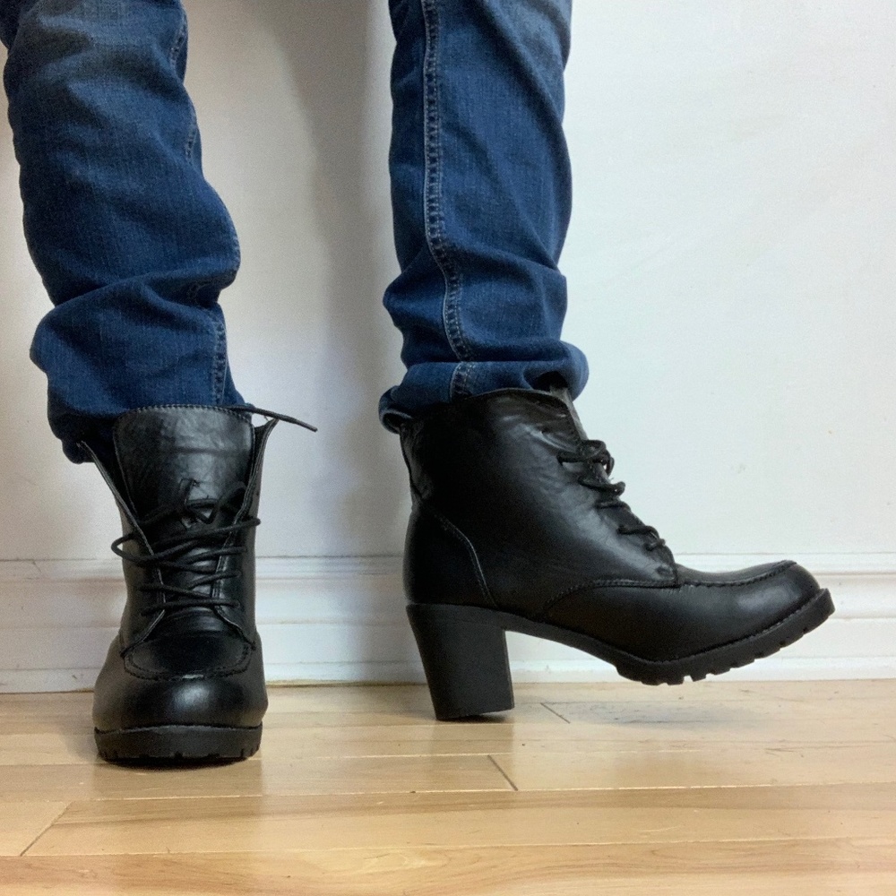 Black Lace Up Round Moc Toe Moto/Combat Style Chunky Heel Ankle Boot (10) NWT